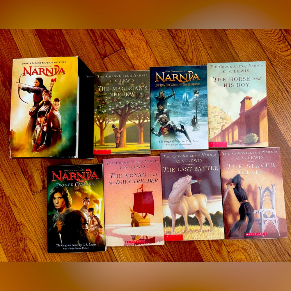 The complete set of Chronicles of Narnia Book Collection. "Scholastic edition"